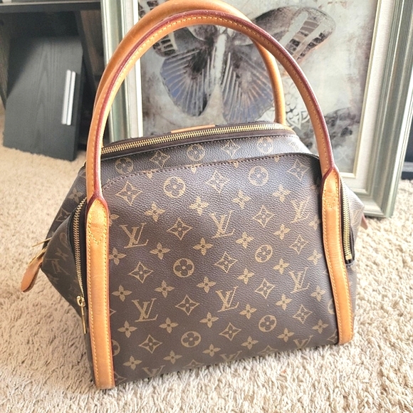 AUTH LOUIS VUITTON MONOGRAM CANVAS MARAIS MM BAG - Picture 3 of 12